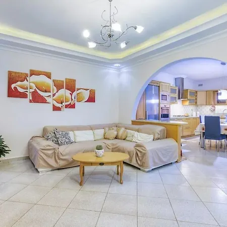 Charming 3br With Breathtaking Sea Views By 360 Estates Birzebbuga