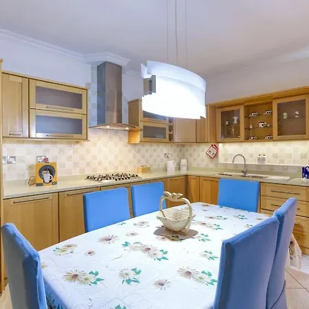 아파트 Charming 3br With Breathtaking Sea Views By 360 Estates