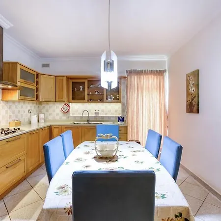 Lejlighed Charming 3br With Breathtaking Sea Views By 360 Estates